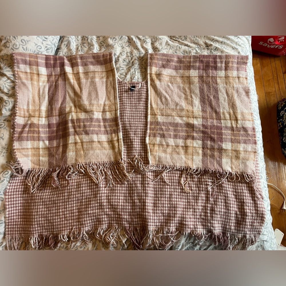 Steve Madden Plaid Shawl / Wrap – OSFM